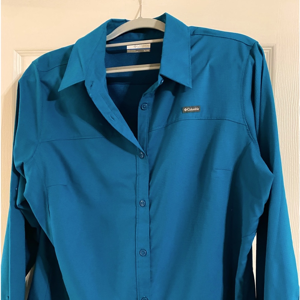XL Long Sleeved, Ladies Button Down Shirt. NWOT